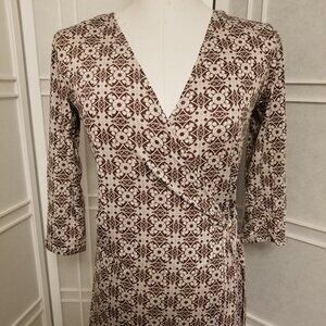 Woman's Contemporary Geometric Shape Tunic Wrap
